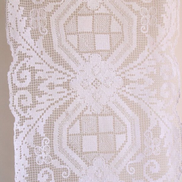 Vintage Table Runner, Small Ivory Lace Tablecloth Or Topper - Picture 4 of 10